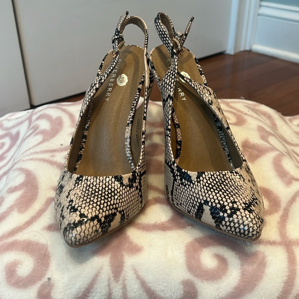 Never Worn Riverberry Lucy01 Beige Python Size 9 … - image 1